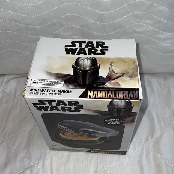 Star Wars The Mandalorian Mini Waffle Maker NWT - Picture 6 of 6